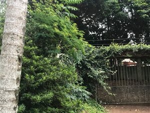 1861 m² Land available in Kloof