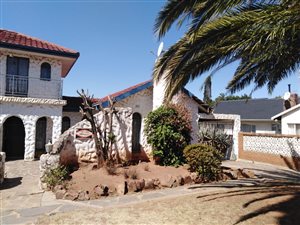6 Bed House in Roshnee