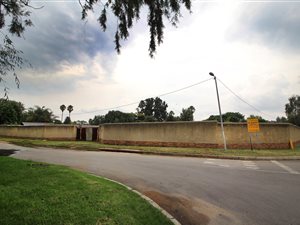 1800 m² Land available in Fontainebleau