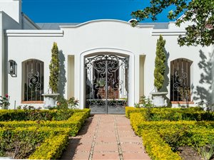 6 Bed House in De Zalze