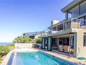8 Bed House in Oubaai and surrounds
