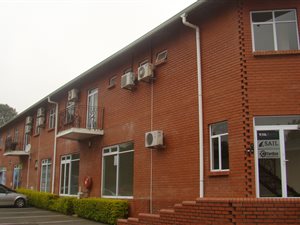 352 m² Commercial space in Hilton