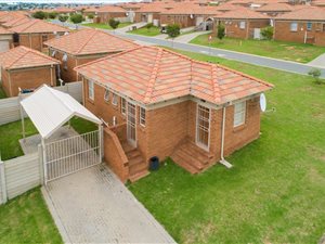 2 Bed House in Olievenhoutbosch