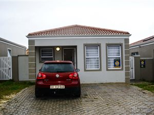 3 Bed House in Strandfontein