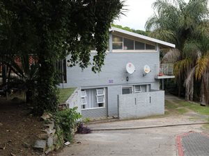 8 Bed House in Vincent