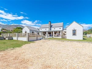 3 Bed House in Sir Lowrys and surrounds