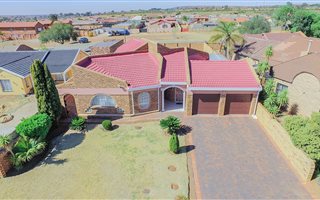 3 Bedroom House in Lenasia South