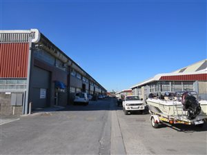 450 m² Industrial space in Retreat