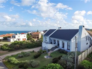 4 Bed House in Jongensfontein