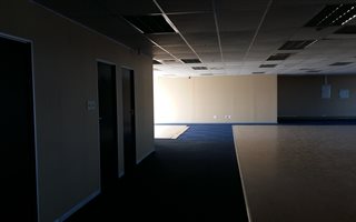 400 m² Commercial space in Tableview