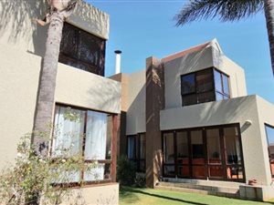 4 Bed Townhouse in Bedfordview