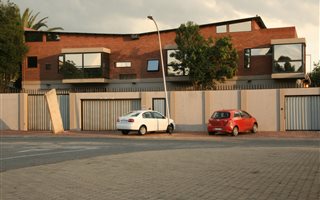 9 m² Office Space in Halfway House