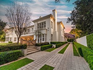5 Bed House in Hyde Park