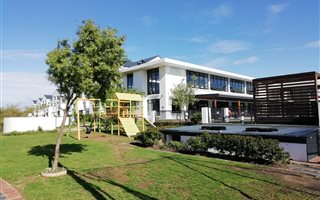 3 Bedroom Townhouse in Somerset West Central