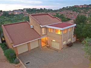 4 Bed House in Kiepersol