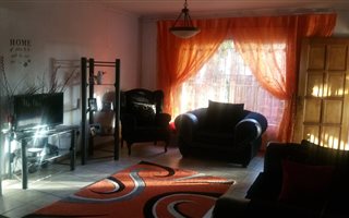 2 Bedroom Cluster in Noordheuwel