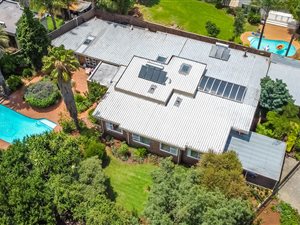 6 Bed House in Robin Hills