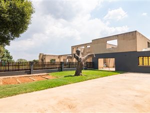 13456 ha Farm in Blue Hills