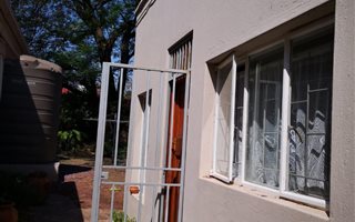 1.5 Bedroom Garden Cottage in Eastwood