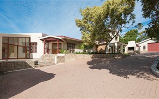7 Bedroom House in Mossel Bay Central