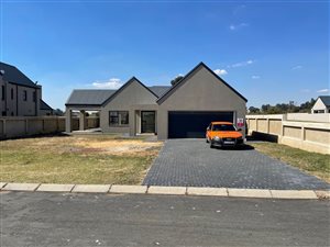 4 Bed House in Heron Banks Golf And River Estate