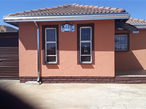 2 Bed House in Lakeside