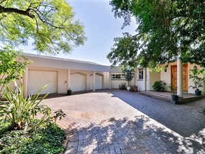 5 Bed House in Elma Park