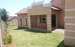3 Bedroom House in Zakariyya Park