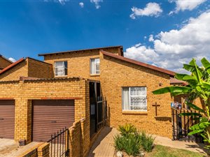 2 Bed Townhouse in Honey Park