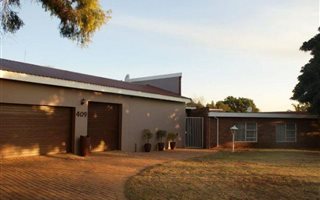 4 Bedroom House in Erasmusrand