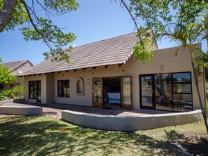 4 Bed Apartment in Keurboomstrand