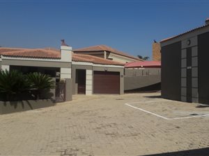 3 Bed Cluster in Meyersdal