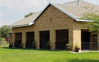 2 ha Farm in Kameeldrift West
