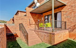 2 Bedroom Townhouse in Helderkruin