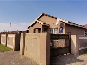 2 Bed House in Vanderbijlpark CE7