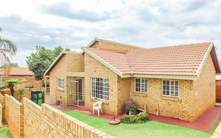 3 Bedroom Duet in Wierda Glen