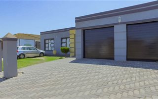 5 Bedroom House in Goodwood