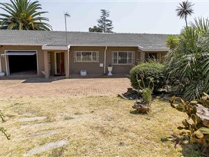 4 Bed House in Helderkruin