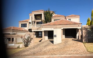 4 Bedroom Townhouse in Doringkruin