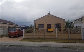 3 Bedroom House in Strandfontein