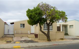 3 Bedroom House in Strandfontein