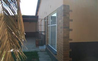 3 Bedroom House in Roosheuwel