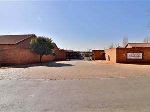 3 Bed Cluster in Protea Glen