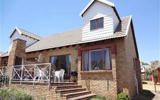 2 Bedroom Townhouse in Noordheuwel