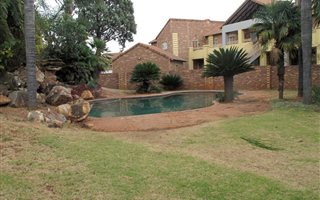 3 Bedroom Apartment in Die Hoewes