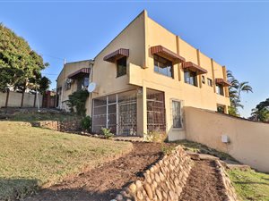 4 Bed House in Effingham