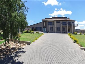 5 Bed House in Aqua Vista