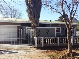 3 Bed House in Komani Park