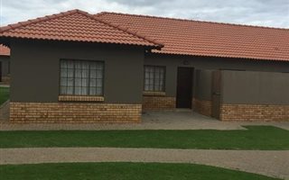 3 Bedroom Simplex in Waterkloof