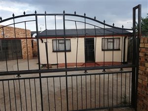 2 Bed House in Molapo